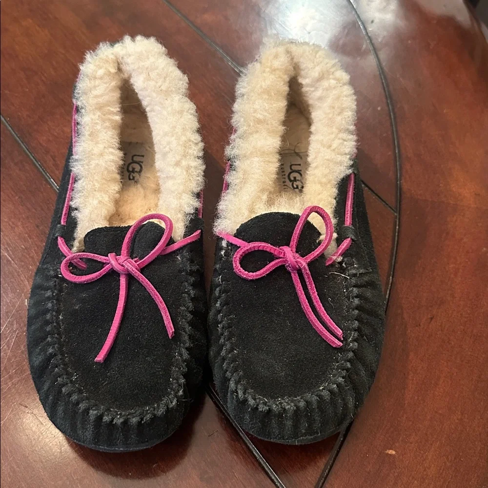 UGG Dakota Slippers Girl's 3 Black Suede Shearling Lined Cozy Slip On Shoes